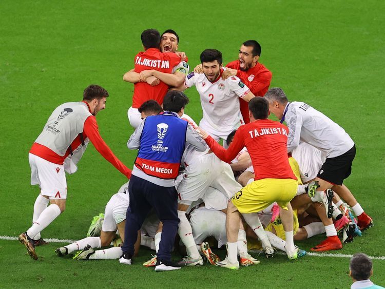 开云sport-爆冷！赔率变化强队意外出局震惊全场