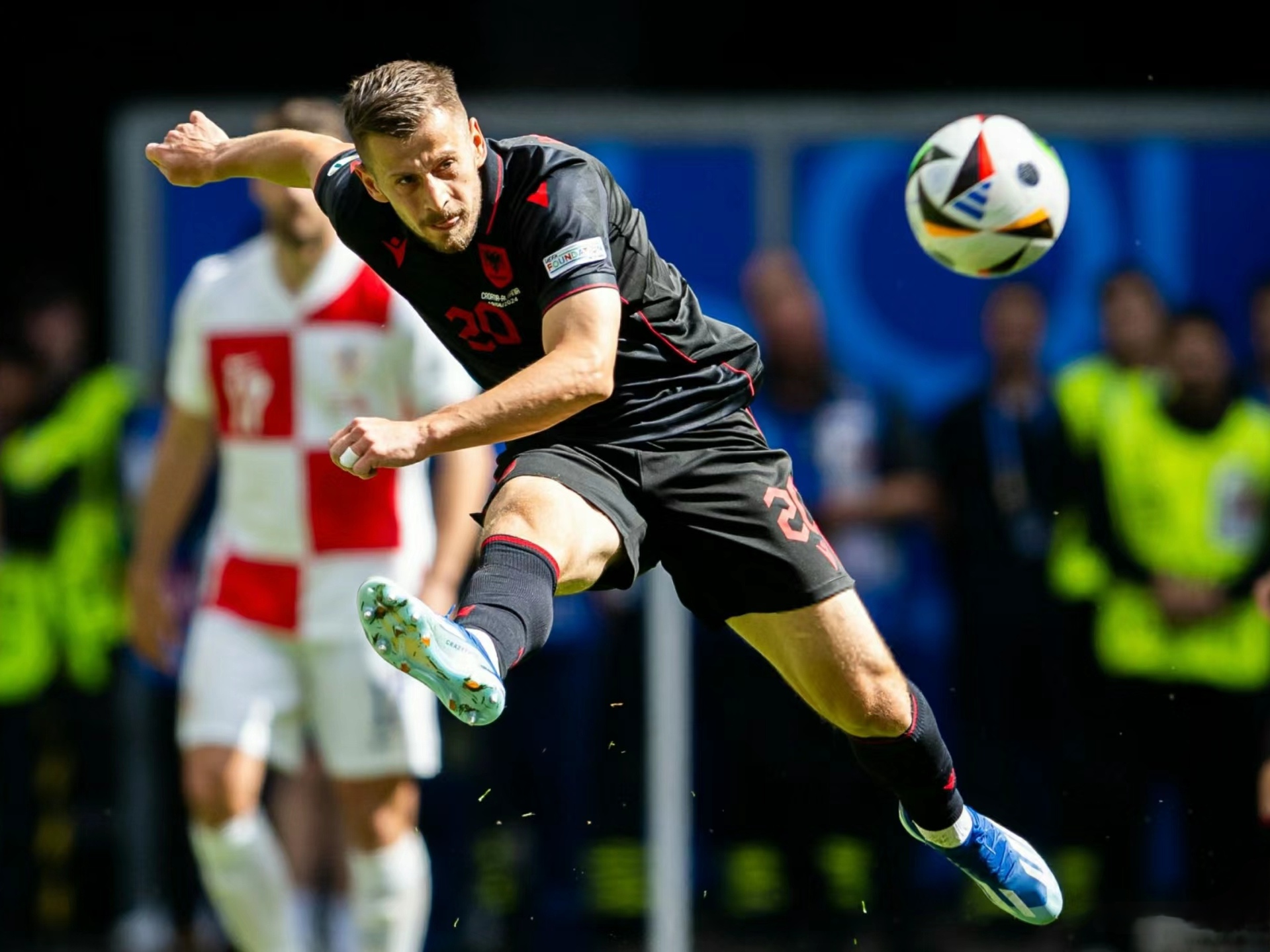 关于冷门频出!欧洲杯战况跌宕起伏的信息 关于冷门频出!欧洲杯战况跌宕起伏的信息