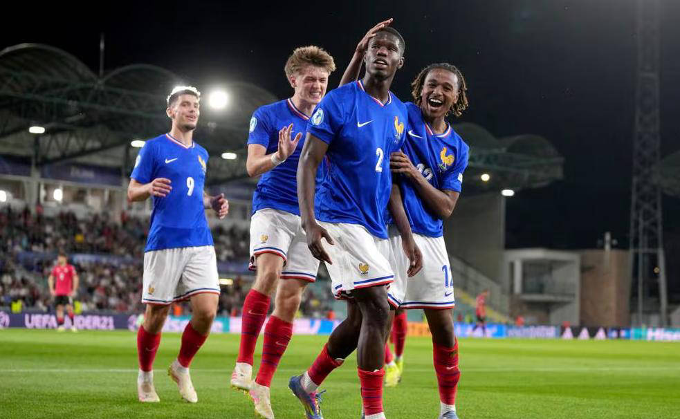 法国队逆转丹麦队，马琳统治全场