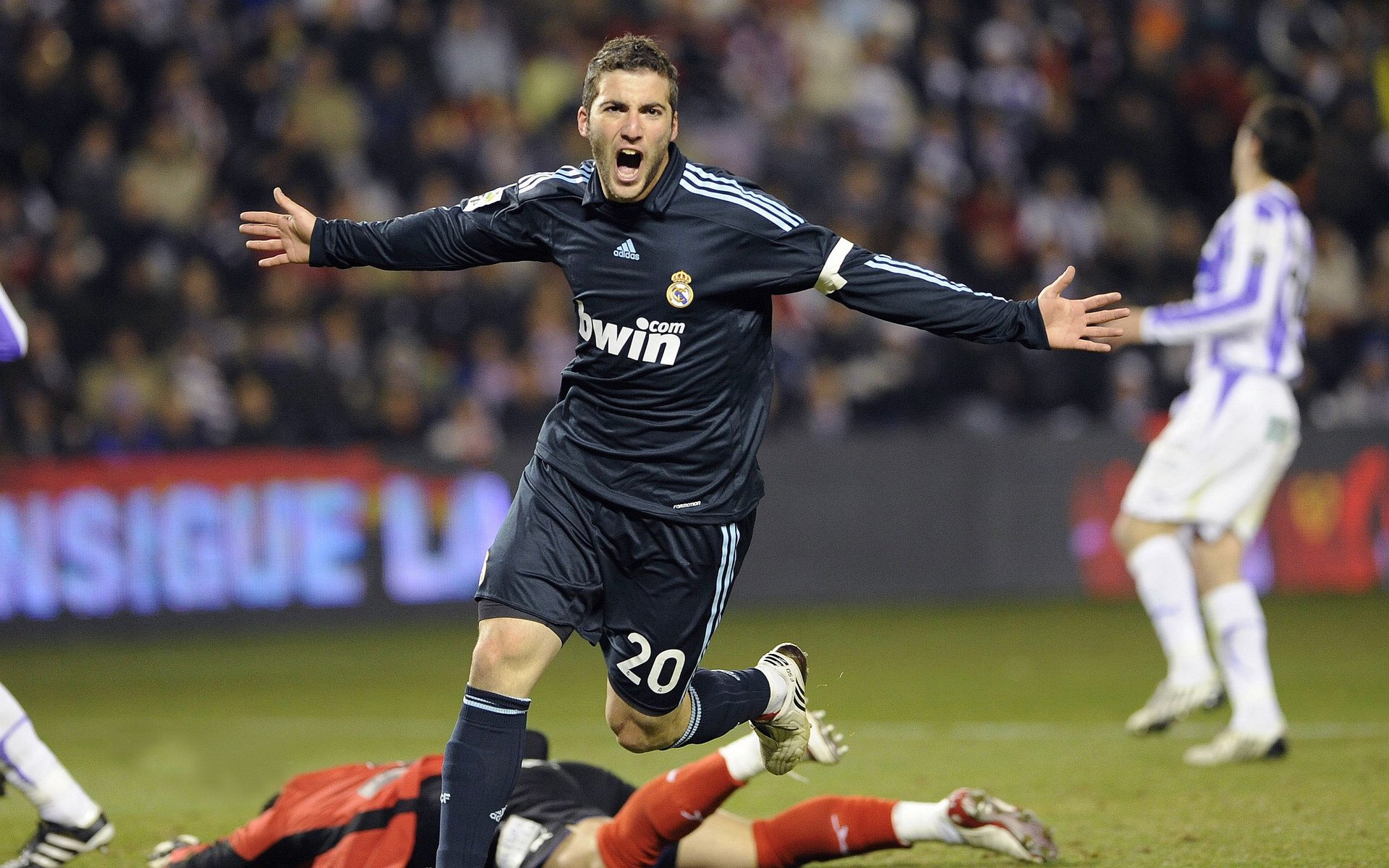 开云体育APP下载-中场交响乐，卡马文加如何以一场指挥家式的演出，重写奥地利与塞内加尔的对决