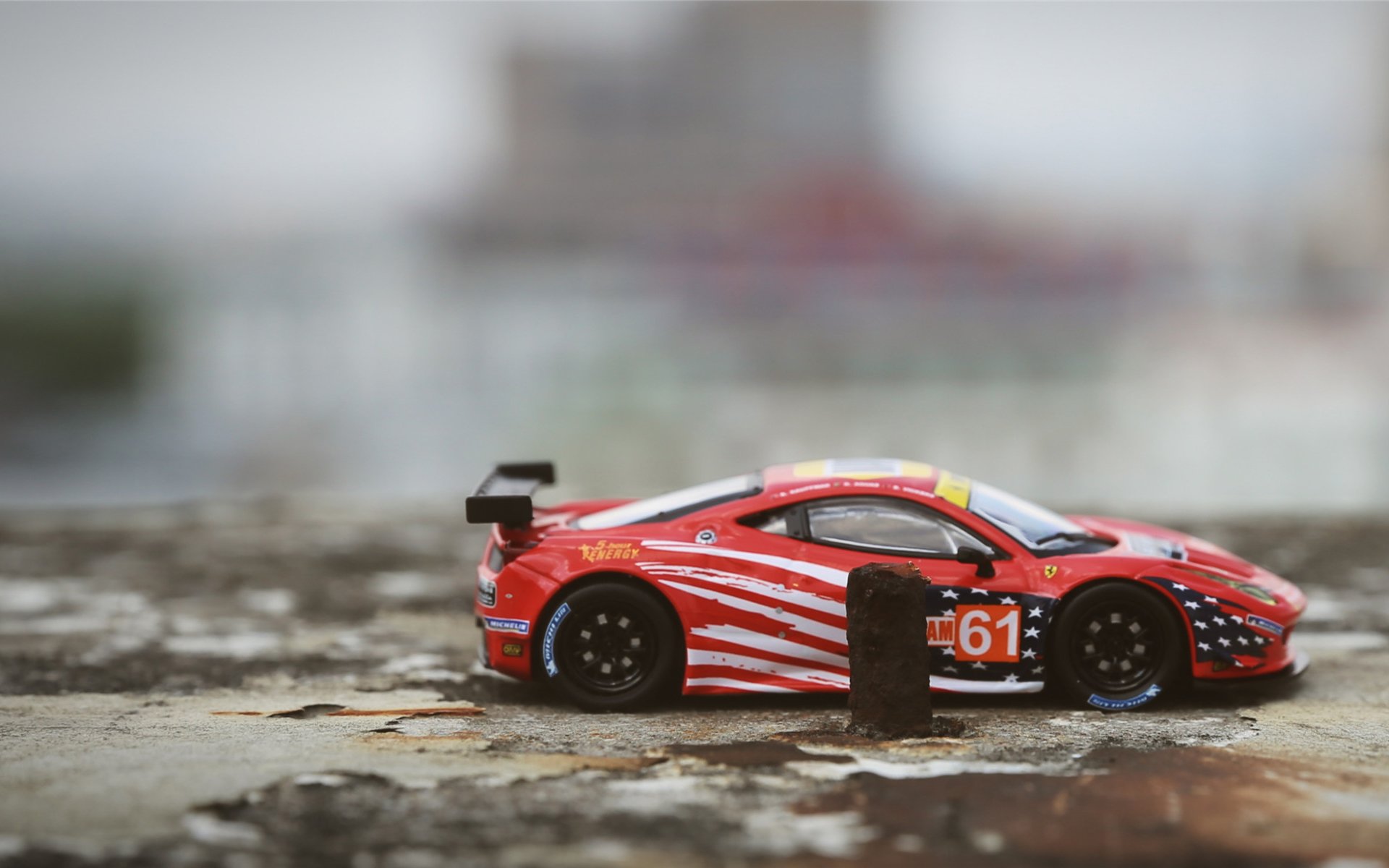 极速与爆冷，巴库赛道与苏黎世午夜，命运在世界的两端同时刹车变向